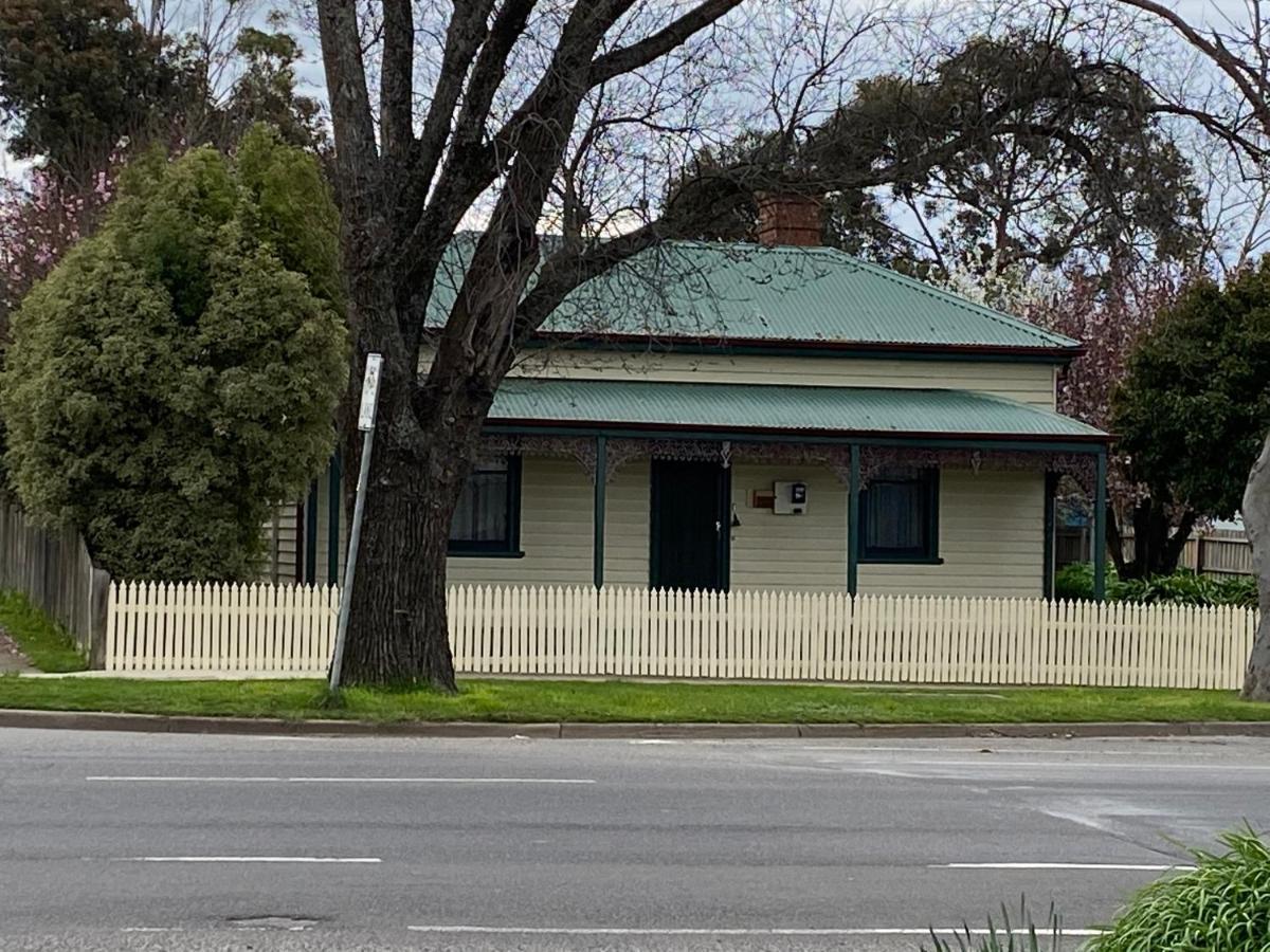 Delightful And Charming Rose Cottage Kilmore Exterior foto